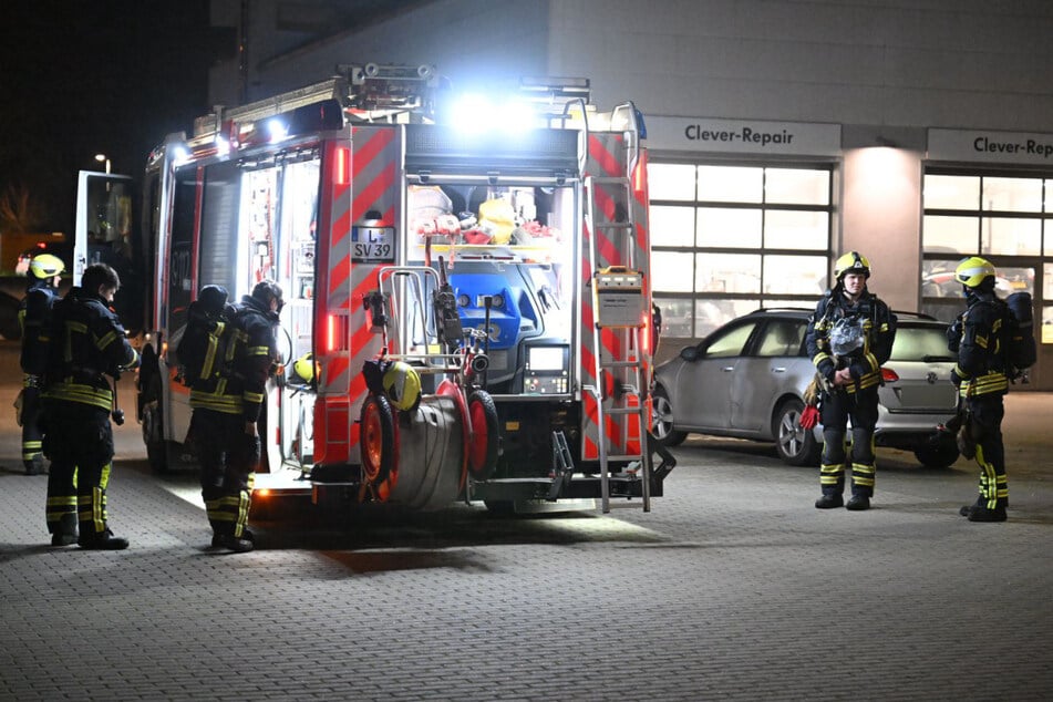 Leipzig: Gefahrguteinsatz an Leipziger Autohaus! Zum Glück war die Feuerwehr gleich nebenan