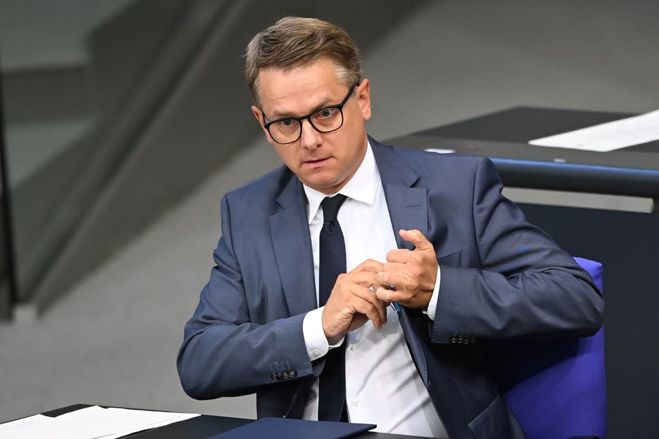Das Bundeskabinett hat den Gesetzentwurf zur Neuordnung der Pflegeversicherung von Gesundheitsminister Carsten Linnemann (49, CDU) beschlossen.