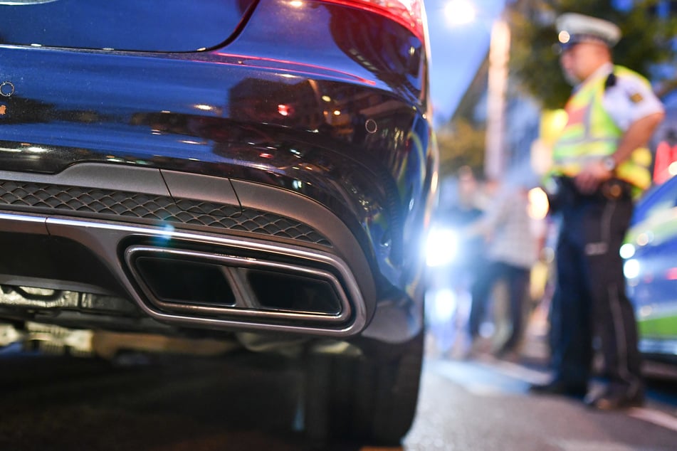 Die Polizei ermittelt nach einem Unfall mit einem sogenannten Autoposer. (Symbolfoto)