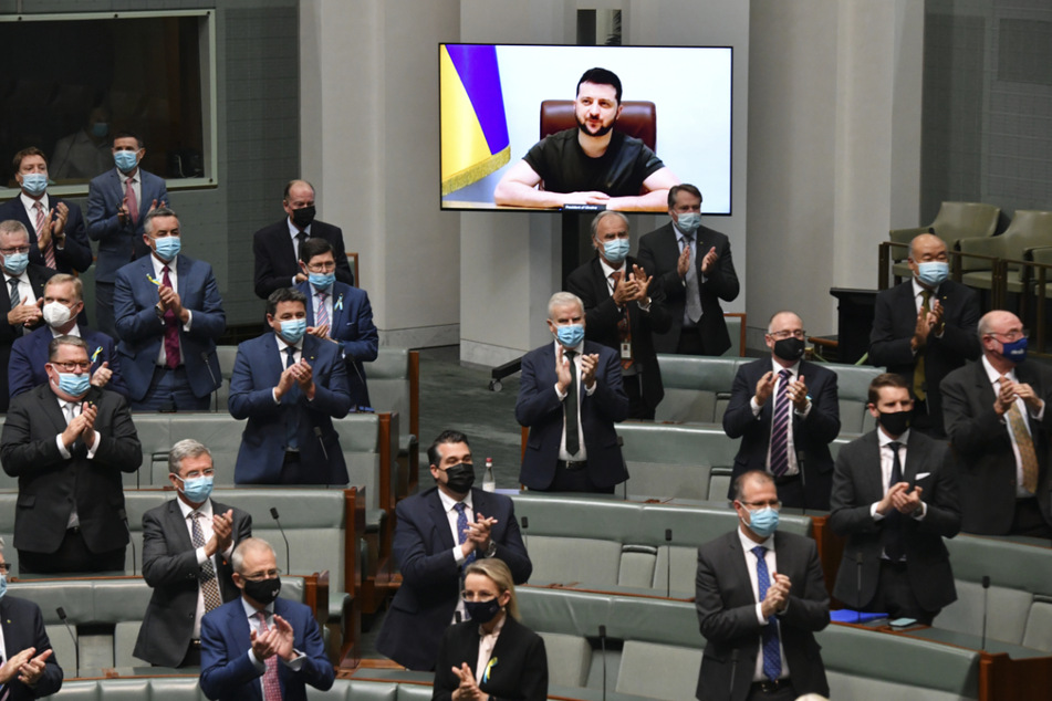 Wolodymyr Selenskyj (44) sprach am Donnerstag per Video im Parlament in Canberra.