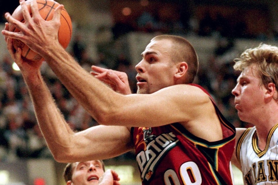 Basketball star Eric Montross passed away on Sunday at the age of 52.