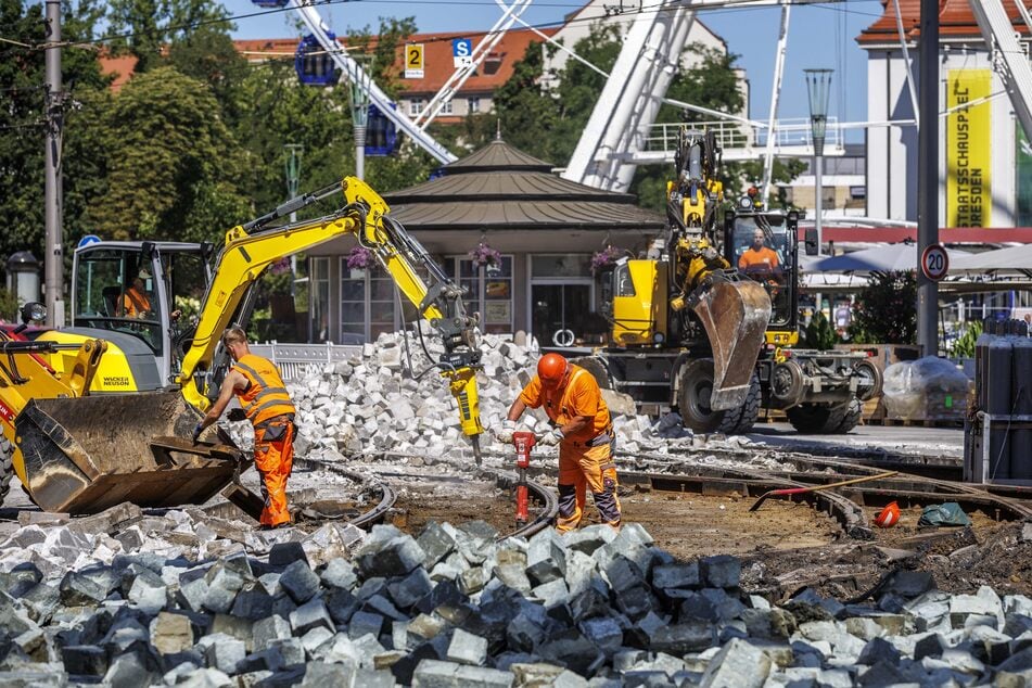 Selbst am heißesten Tag des Jahres Anfang Juli schufteten die Bauarbeiter am Postplatz.