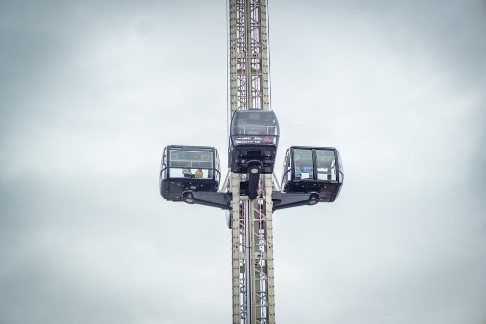 In vier Gondeln kann man über die Stadt schauen.