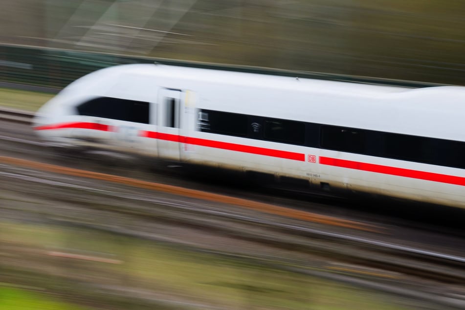 Zwischen Merseburg und Querfurt: 22 Millionen Euro für neue Gleise und Stationen!