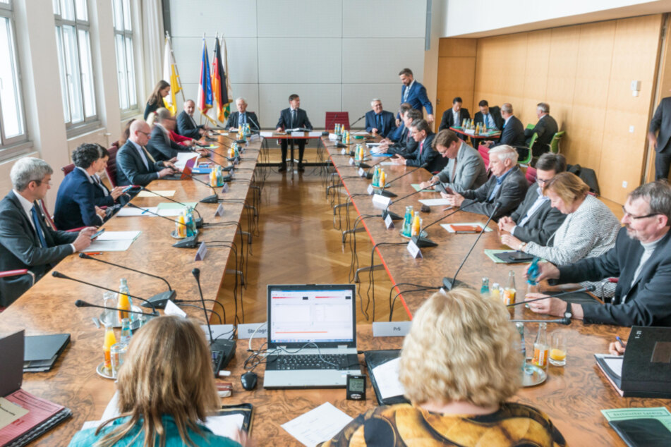 So sieht es aus, wenn das Notparlament tagt - hier 2017. In normalen Zeiten trifft es sich einmal im Jahr. Dieses Jahr war die Sitzung für den 8. Juli anberaumt.
