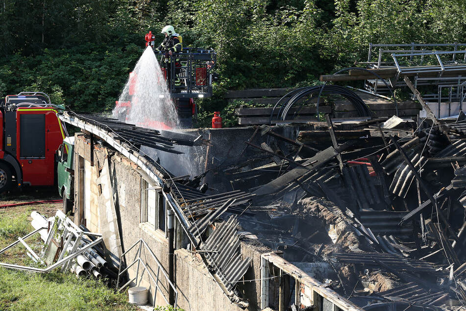 Am 16. August 2020 stand die Lagerhalle in Klipphausen in Flammen. Insgesamt entstand ein Schaden von etwa 440.000 Euro.