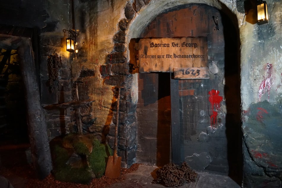 Gäste des Hamburg Dungeons finden sich ab März auf dem Rundgang durch das Station Theater auch in einem düsteren Tunnel unter der Wallanlage "Bastion St. Georg" wieder.