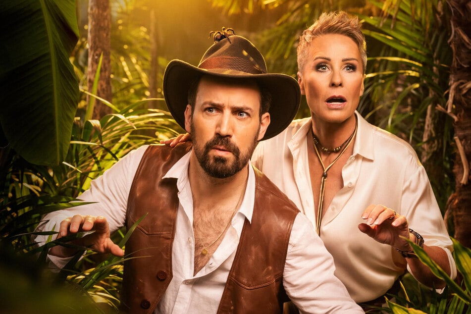 Gemeinsam mit Sonja Zietlow (57, r.) moderiert er das "Dschungelcamp". Dabei hat er auch noch ein ganz anderes, ungeahntes Talent.