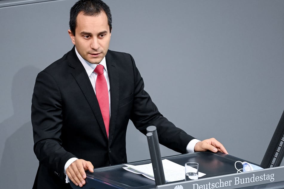 Mahmut Özdemir (35, SPD) soll in der Sitzung von dem falschen Ausweis berichtet haben.