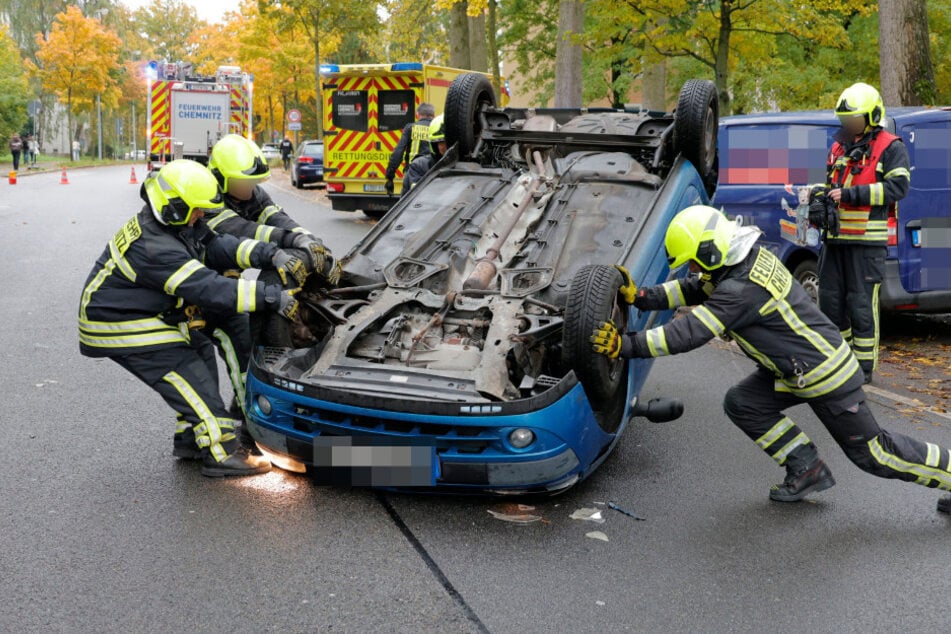 Oktober 2025: Ein überschlug sich auf der Zschopauer Straße in Chemnitz.