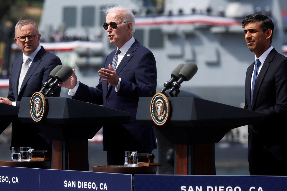 US President Joe Biden (c.), British Prime Minister Rishi Sunak (r.), and Australian Prime Minister Anthony Albanese set out the new AUKUS nuclear submarine deal.