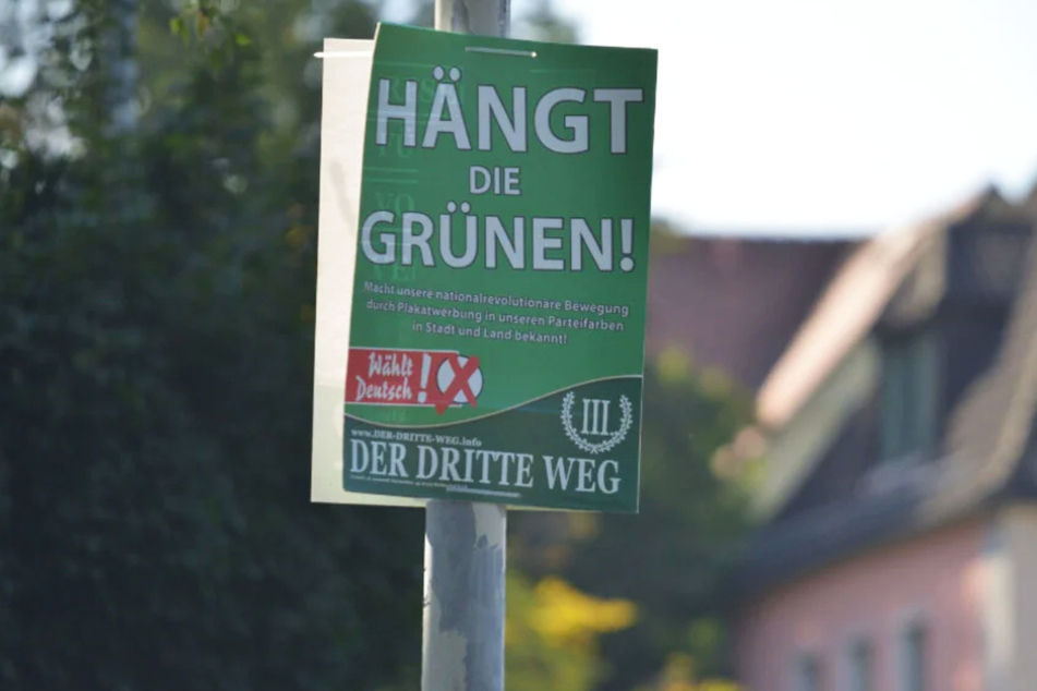 Der III. Weg hatte im Sommer 2021 mit den Hetzplakaten in Sachsen und Bayern auf sich aufmerksam gemacht. (Archivbild)