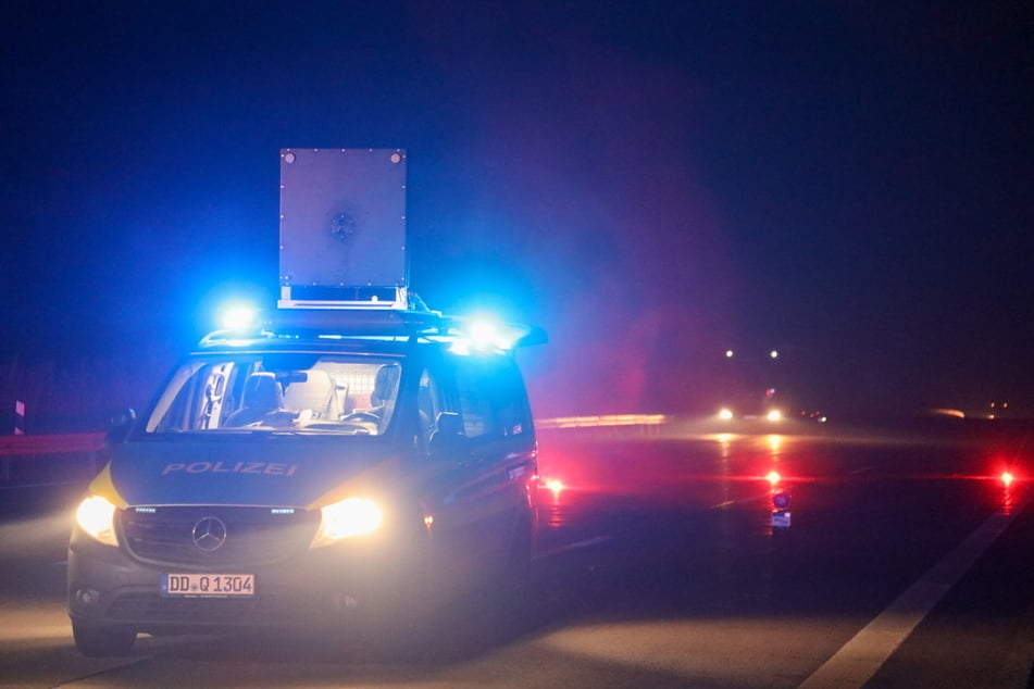 Aufgrund eines liegengebliebenen Fahrzeugs musste mindestens eine Fahrspur der A4 bei Dresden vorübergehend gesperrt werden. (Archivbild)