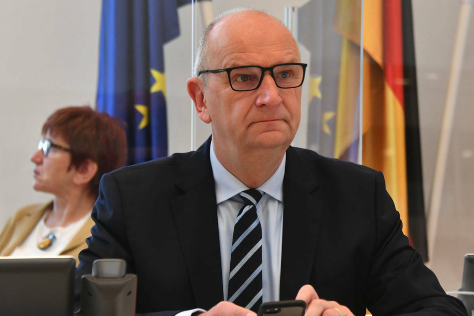 Trotz der deutlich sinkenden Inzidenzen in Brandenburg bleiben Schnelltests aus Sicht von Ministerpräsident Dietmar Woidke (59, SPD) weiterhin ein wichtiges Instrument gegen die Pandemie.