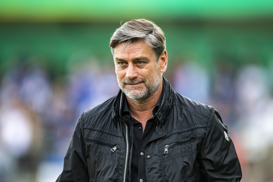 Sportchef Oliver Kreuzer (56) vom Karlsruher SC fürchtet, dass Corona-Fälle Einfluss auf den weiteren Saisonverlauf der 2. Fußball-Bundesliga haben könnten