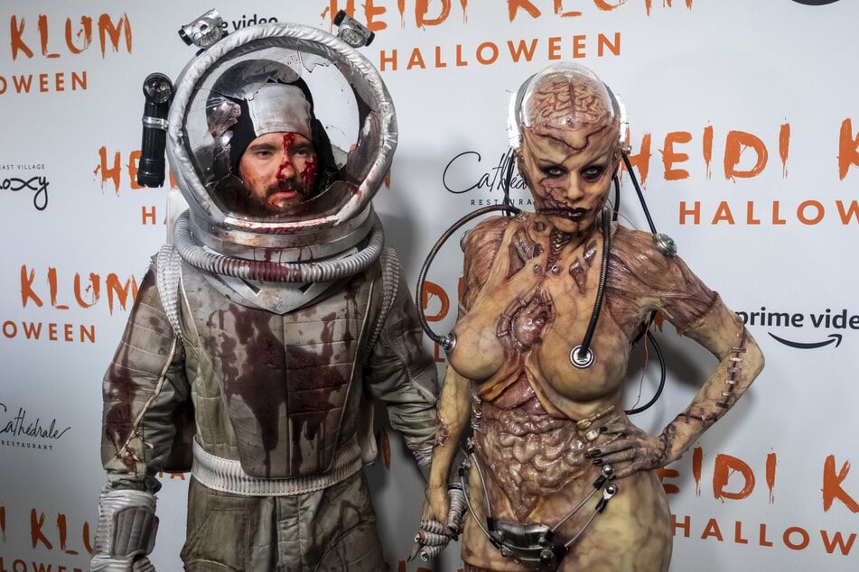 In den vergangenen Jahren hatten Tom und Heidi immer Paar-Kostüme an. Ob Raumfahrer und Alien...