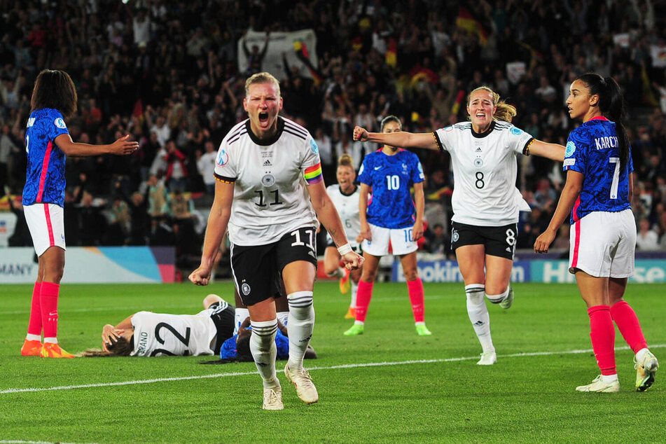 Alexandra Popp (31, v.) am 27. Juli nach ihrem 2:1-Siegtreffer im Halbfinale gegen Frankreich. Sie traf auch schon zum zwischenzeitlichen 1:0 für die DFB-Frauen. Im verlorenen Finale gegen England fehlte sie verletzt.
