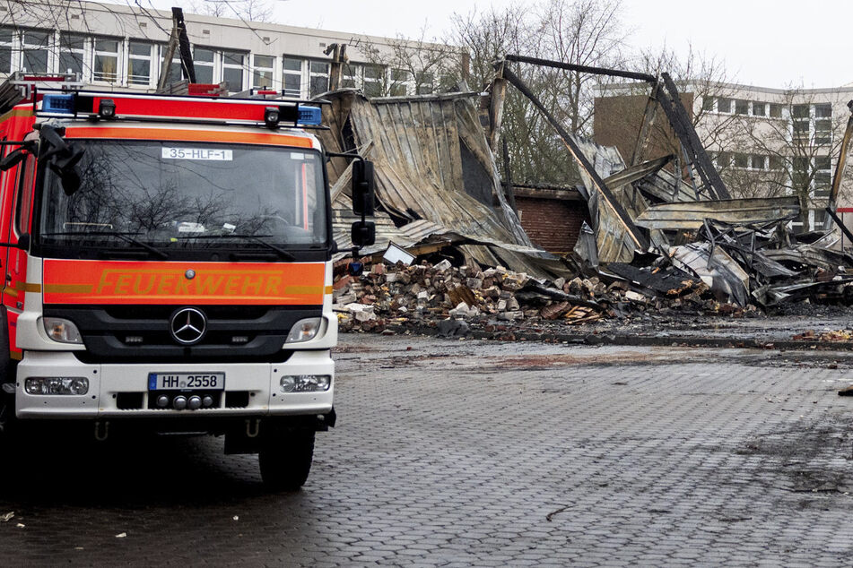 Hamburg: Nach Brand in Schule: Kinder sollen mit warmer Kleidung zum Unterricht kommen
