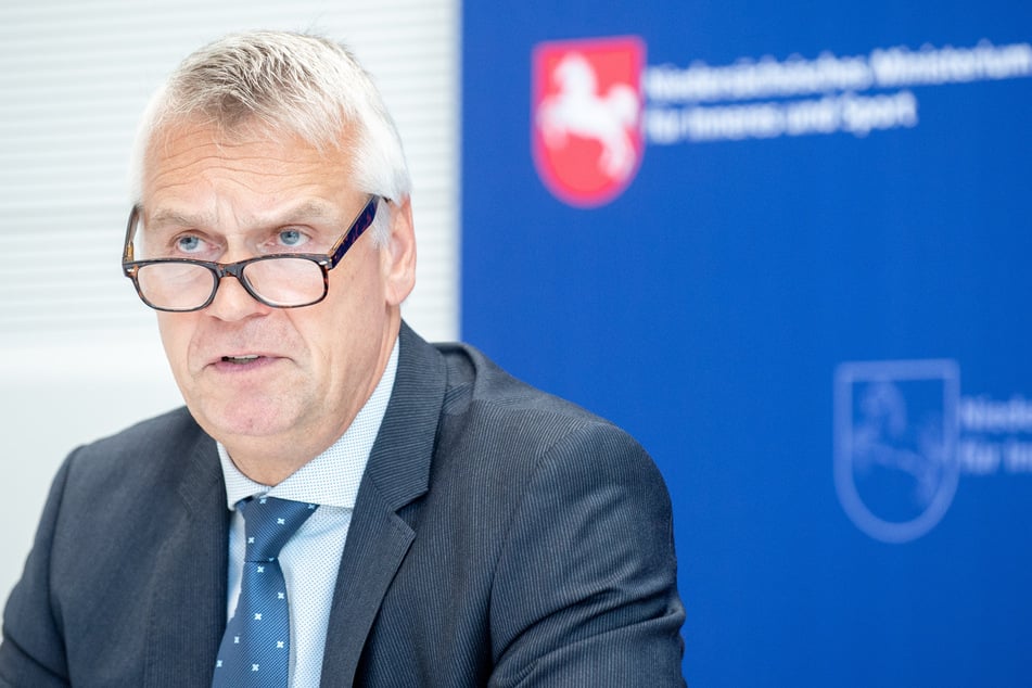 Der Landespolizeipräsident von Niedersachsen, Axel Brockmann (57), gesteht ein, dass die Ermittlungen im Missbrauchsfall Lügde nicht optimal abgelaufen sind.
