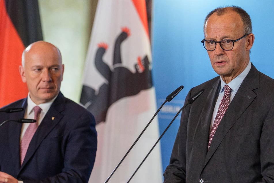 Friedrich Merz (70, r.) und Kai Wegner (53, beide CDU) haben deutliche Worte zu der Aktion des Zentrums für Politische Schönheit gefunden.