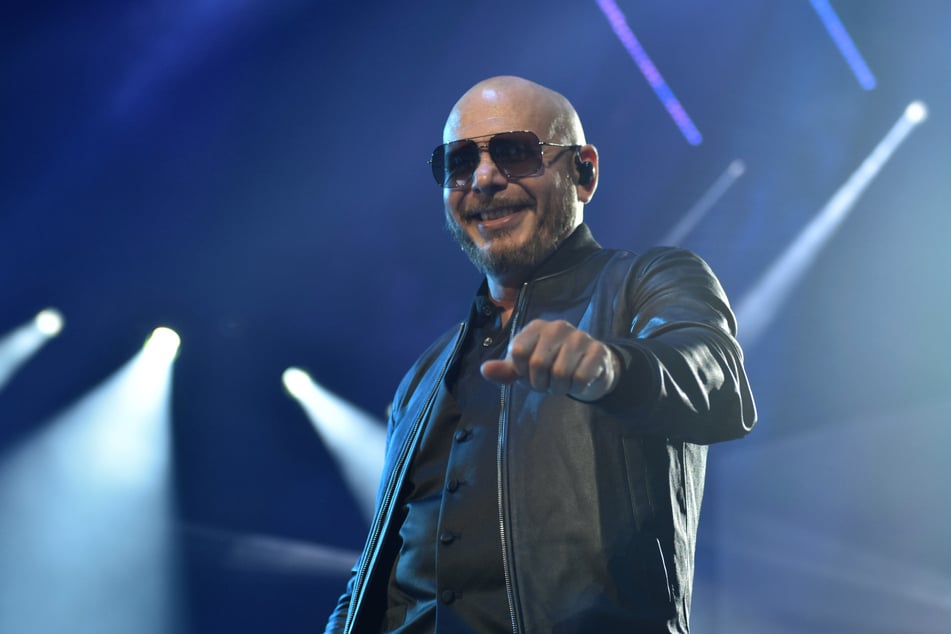 Die Hitze in der Frankfurter Festhalle hatte Rapper Pitbull offenbar aufs Gemüt geschlagen. (Archivbild)