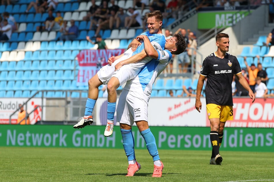 Manuel Reutter (23, l.) schoss den CFC im Juli zum Sieg gegen Dynamo.