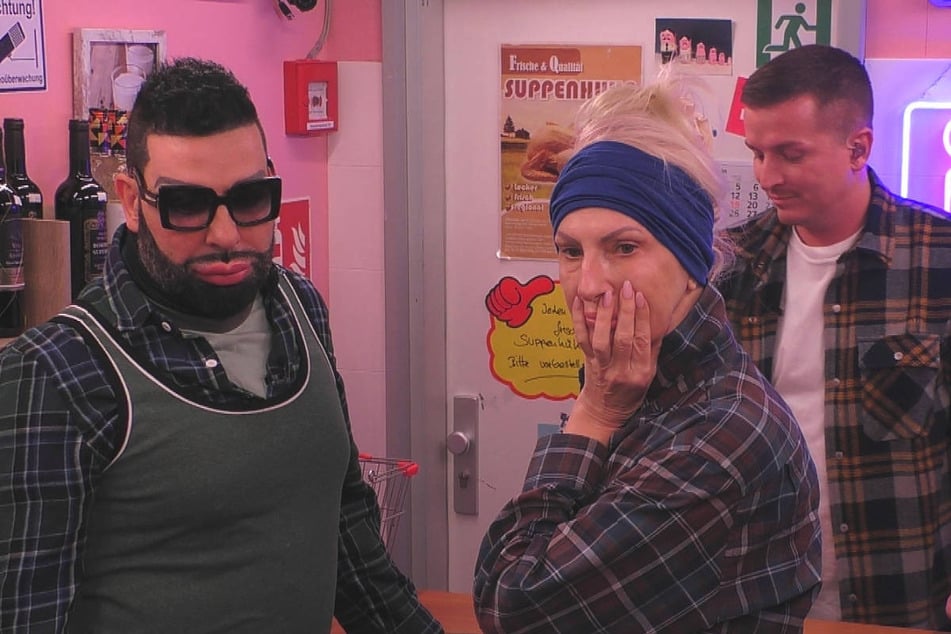 Promi Big Brother: "Promi Big Brother": Ganze Gruppe gegen Désirée und Glööckler! "Was habt ihr da gemacht?"