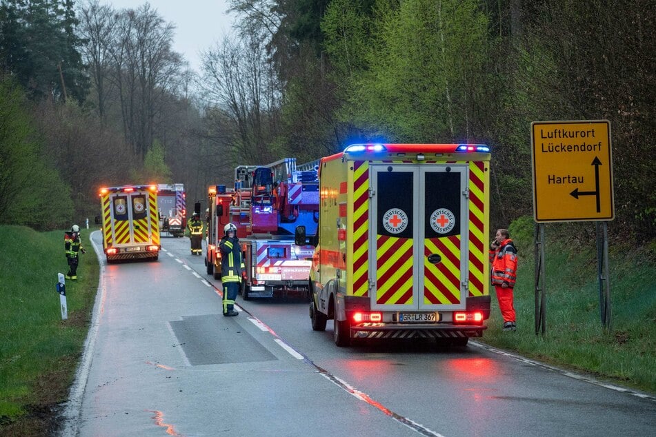 Einsatzkräfte der Feuerwehr und des Rettungsdienstes waren vor Ort.