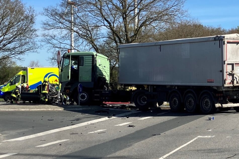 Am Dienstag starb ein 41-Jähriger bei einem Unfall in Niedersachsen.