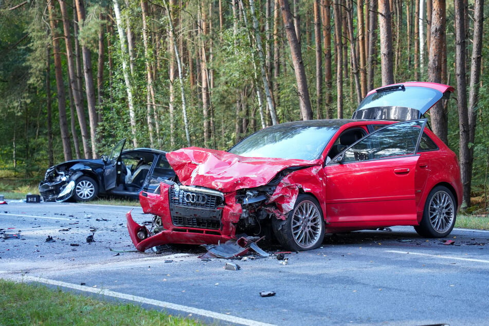 Die Fahrerin im Audi wurde trotz des frontalen Zusammenpralls "nur" leicht verletzt.