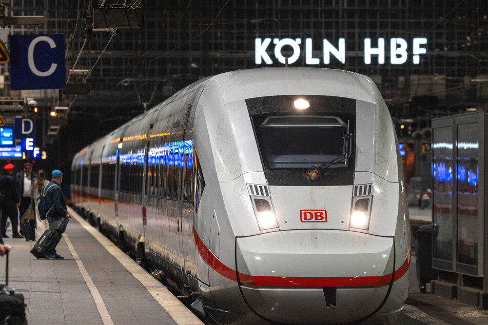Der Fahrplan der Deutschen Bahn wird sich am Kölner Hauptbahnhof durch die Groß-Baustelle im März erheblich verändern.
