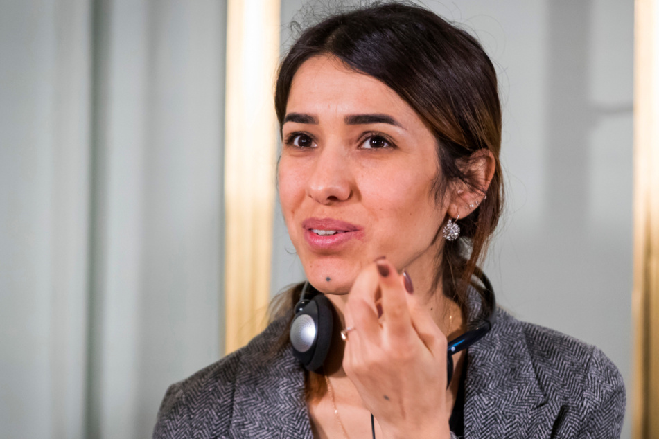 Nadia Murad, Friedensnobelpreisträgerin aus dem Irak, beantwortet eine Frage auf einer Pressekonferenz im Nobel-Institut.