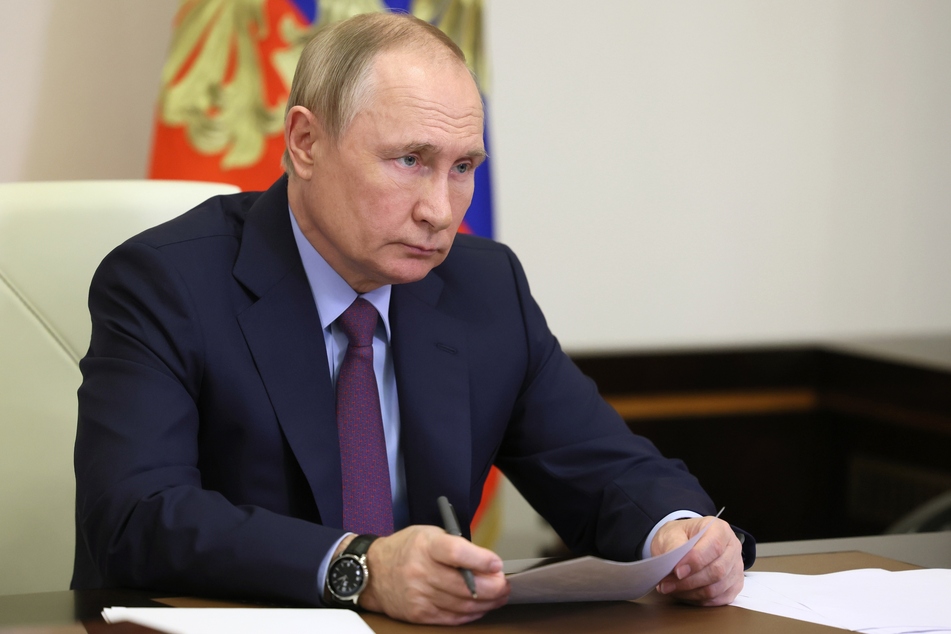 Wladimir Putin (70), Präsident von Russland, warf der Regierung in Kiew und dem Westen vor, nach der Krim-Annexion und dem Beginn der Kampfhandlungen vor neun Jahren im Donbass an einer Aufrüstung der Ukraine gearbeitet zu haben.