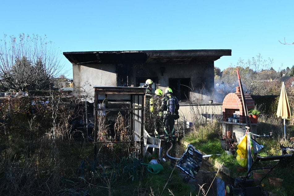 Einsatz in der Kleingartensparte: Laube steht in Vollbrand