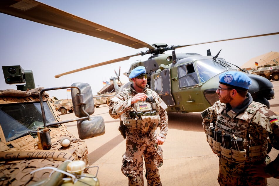 Deutschland stellt den Bundeswehr-Einsatz in Mali bis auf Weiteres ein, ist aber weiterhin bereit, sich an der Friedensmission zu beteiligen.