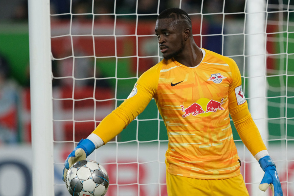 Leipzigs Torwart Yvon Mvogo (26) steht im Tor. (Archivbild)