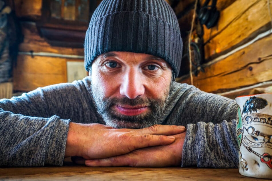 Er hatte die Hamsterräder und die fesselnden Vorschriften satt. Erst in 7000 Kilometer Entfernung fand Holly (57) genügend Abstand zum täglichen Wahnsinn.