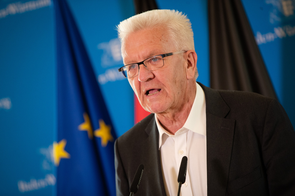Winfried Kretschmann (Bündnis 90/Die Grünen), Ministerpräsident von Baden-Württemberg, gibt im Staatsministerium ein Pressestatement zur aktuellen Corona-Situation.