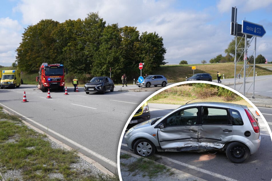 A4-Abfahrt wird Ford zum Verhängnis: Zwei Verletzte!