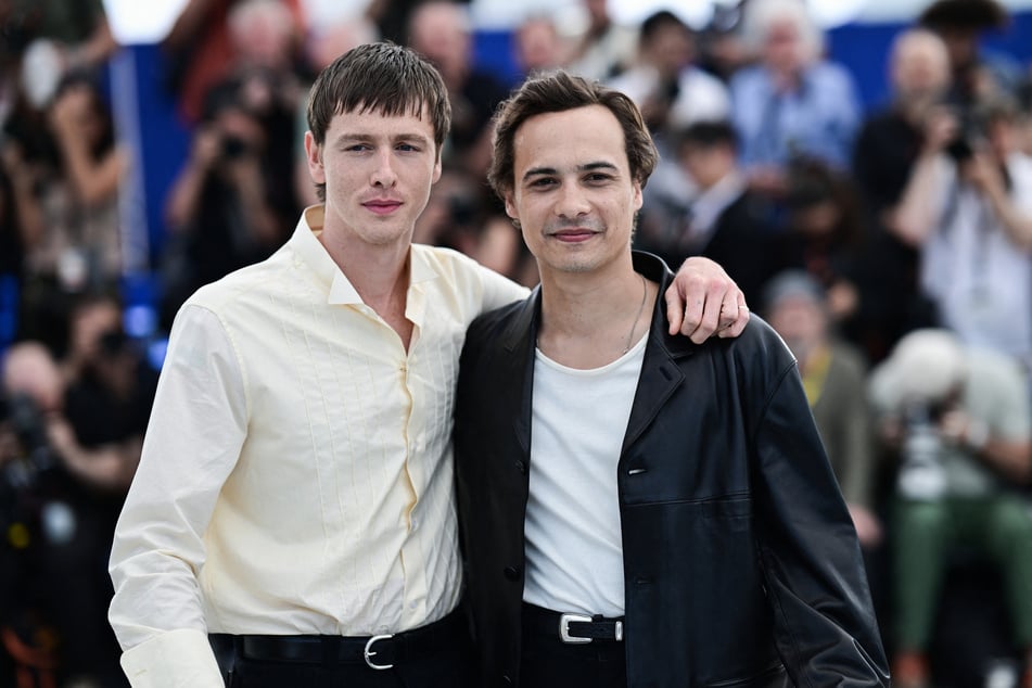 British actors Harris Dickinson (l.) and Frank Dillane pose during a photocall for the film Urchin at the Cannes film festival.