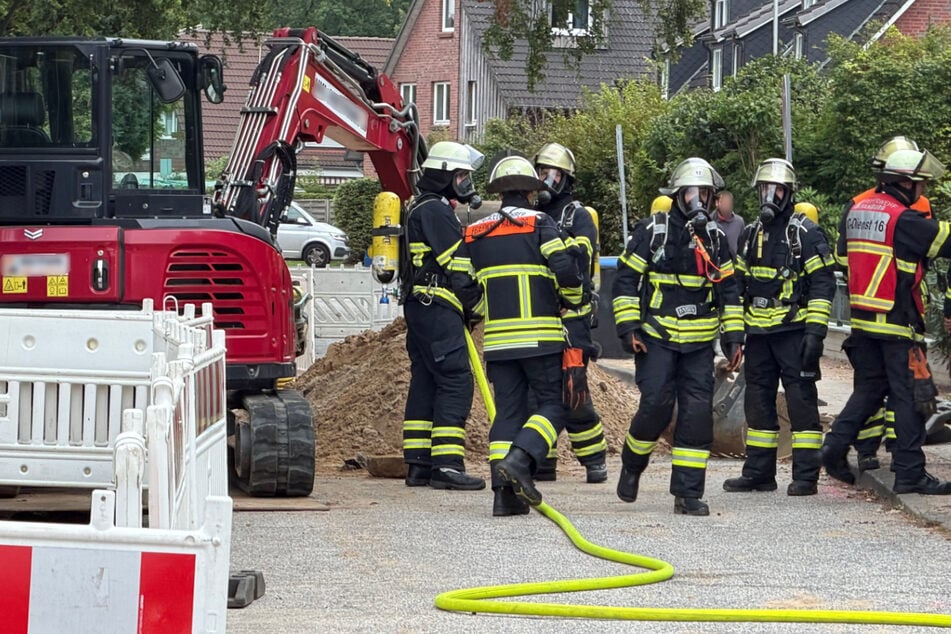 Die Feuerwehr musste unter Atemschutz zum Akku-Spreizer greifen.