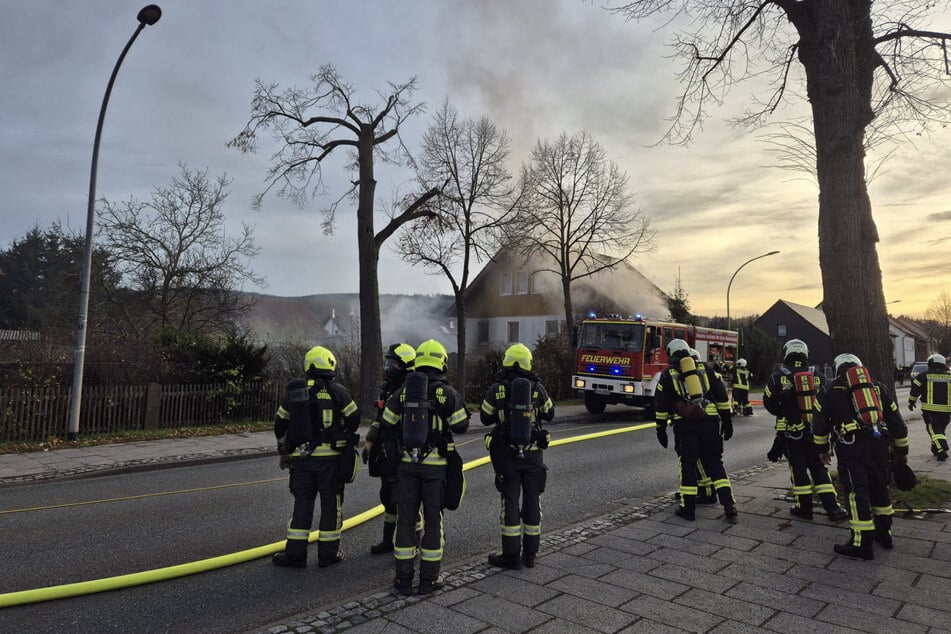 Zahlreiche Feuerwehrleute waren vor Ort.