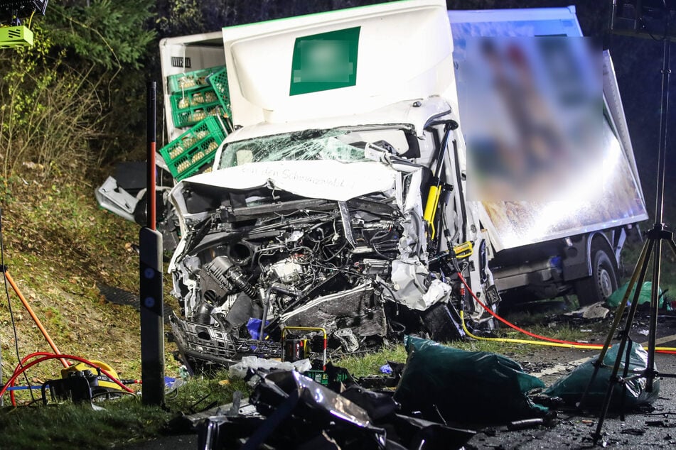 Die Lieferwagen-Fahrerin (53) wurde schwer verletzt.