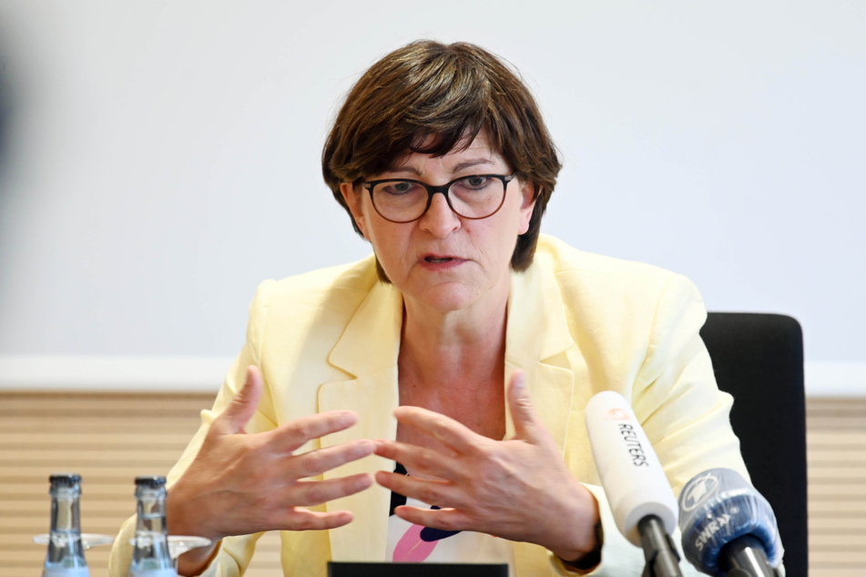 SPD-Chefin Saskia Esken (60) ist am Donnerstag in Offenburg.