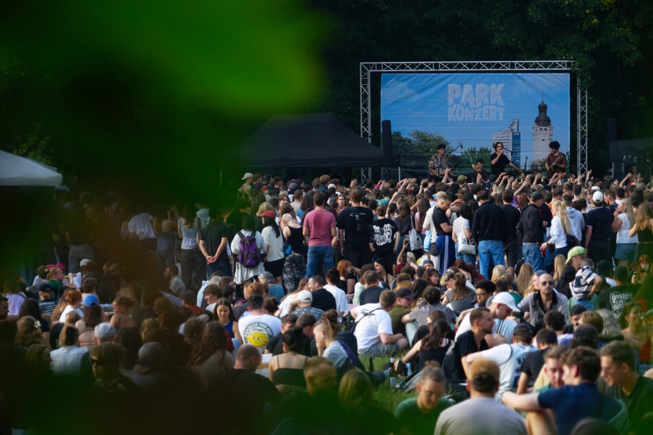 Den Anfang machte die Leipziger Band Liebestrunken.
