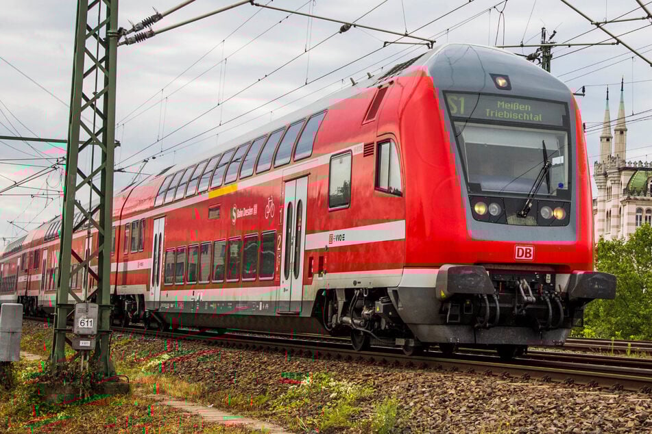 DB-Mitarbeiter in Sachsen stellen sich gegen geplante Kürzungen bei der Zugbegleitung - unter anderem im Netz der S-Bahn Dresden.