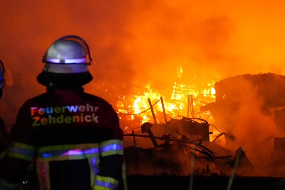 Die Flammen zerstörten fast den gesamten Gebäudekomplex.