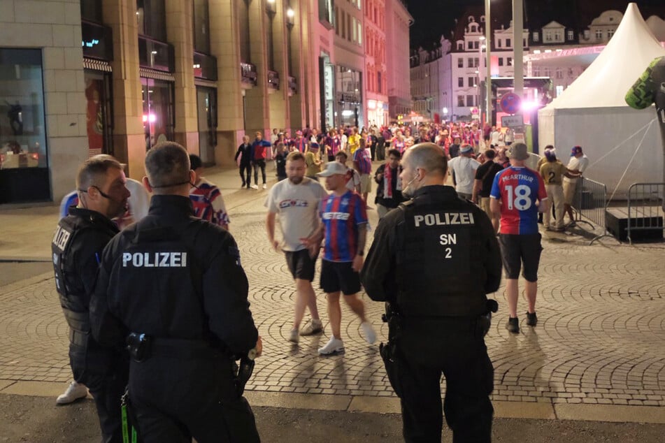 Zahlreiche Einsatzkräfte waren bis in die Nacht unterwegs, am Mittwoch kam es aber zu keinen größeren Zwischenfällen.
