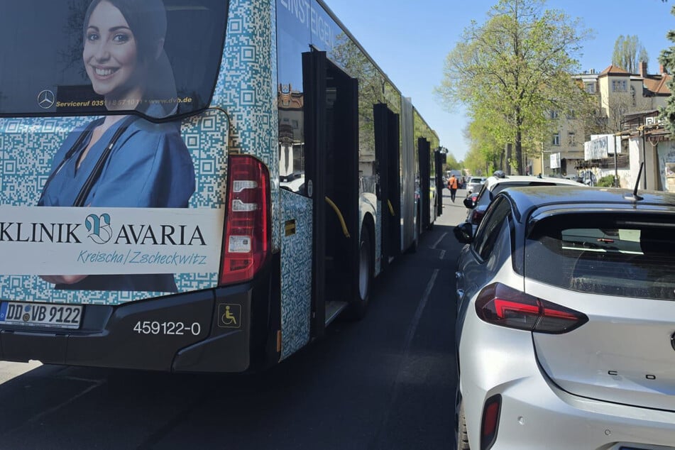 Ein Linienbus konnte am Donnerstagnachmittag gerade noch rechtzeitig zum Stehen kommen.