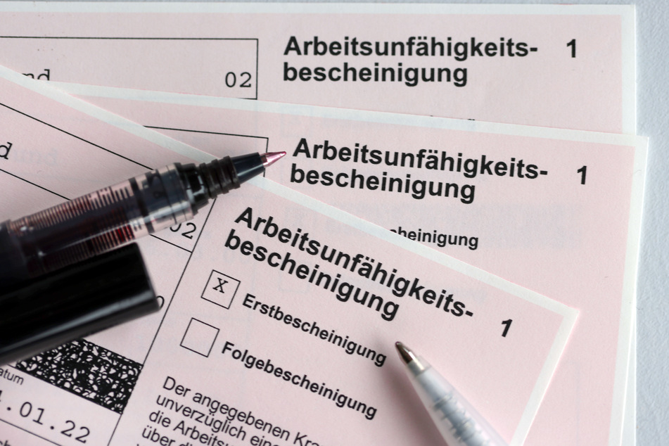 Der Krankenstand von Beschäftigten in Thüringen ist im ersten Quartal 2024 weiter hoch geblieben. (Symbolbild)